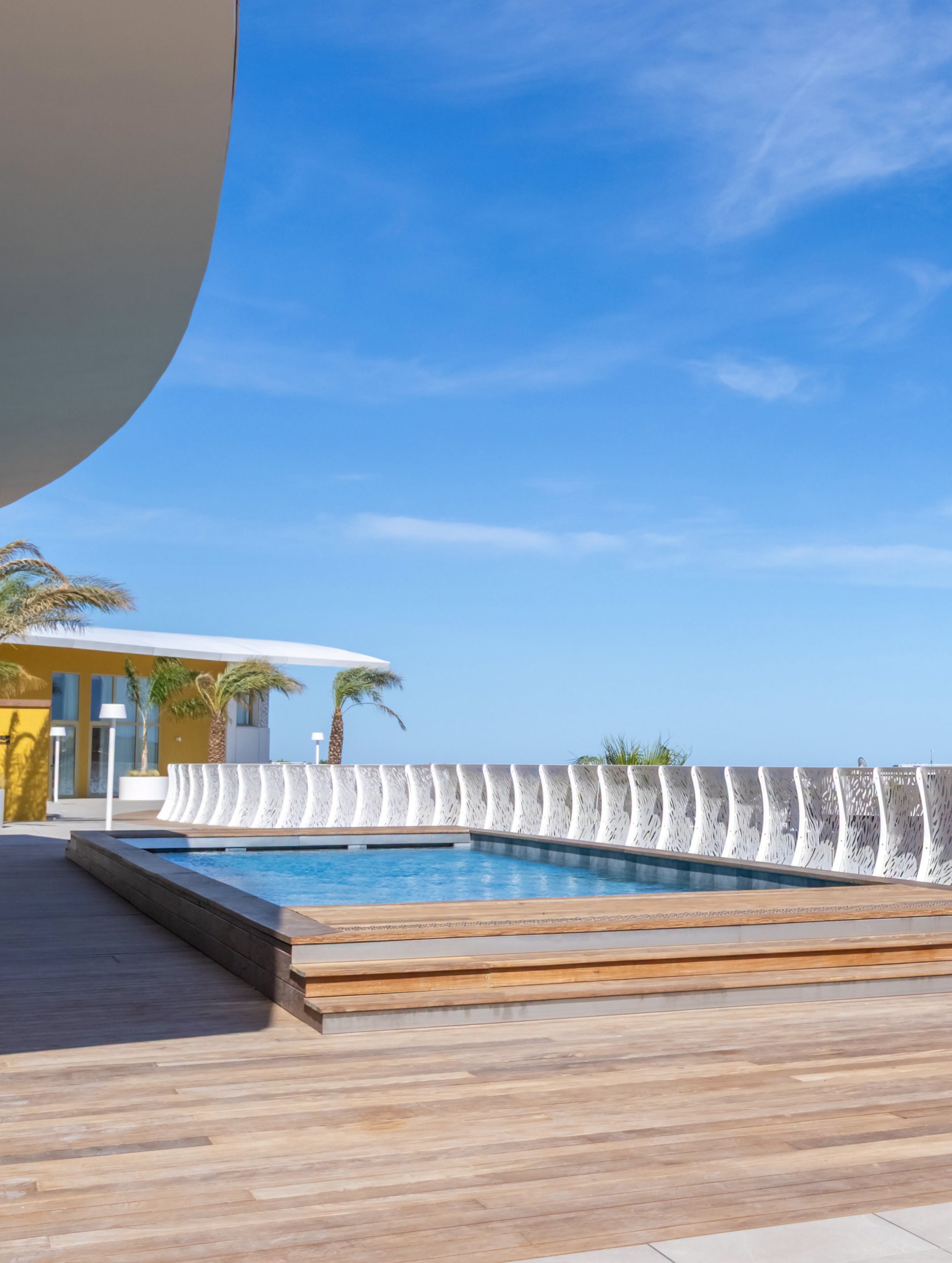Piscine face à la mer