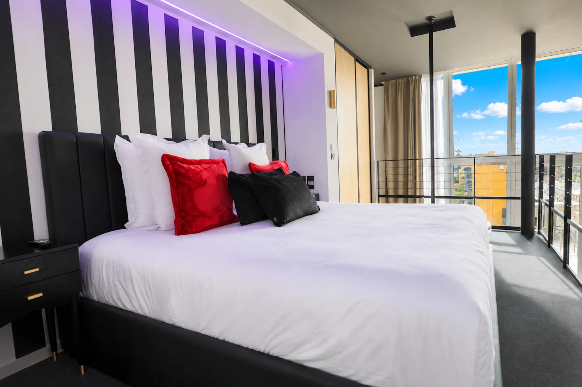 Chambre — grand lit & salle d'eau attenante